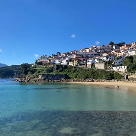 Con Vistas Al Mar Y Al Casco Antiguo De